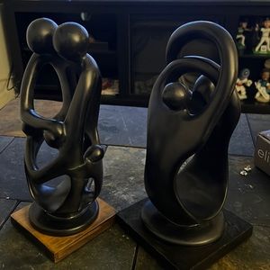 soapstone sculpture personifies the unity of family.